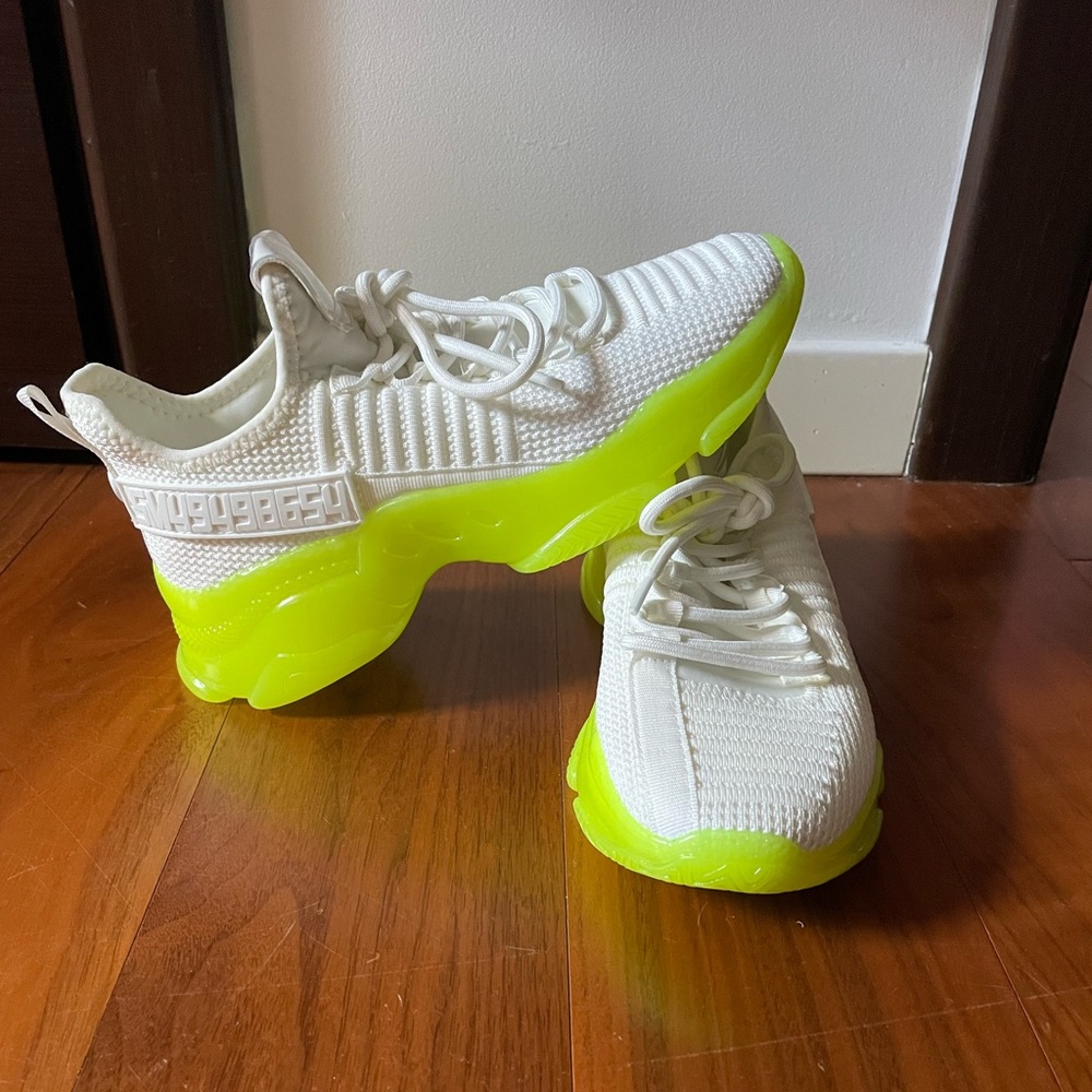 BRAND NEW Steve Madden SM NY90